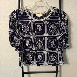 Solitaire Navy & Cream Embroidered Puff Sleeve Top Size Large